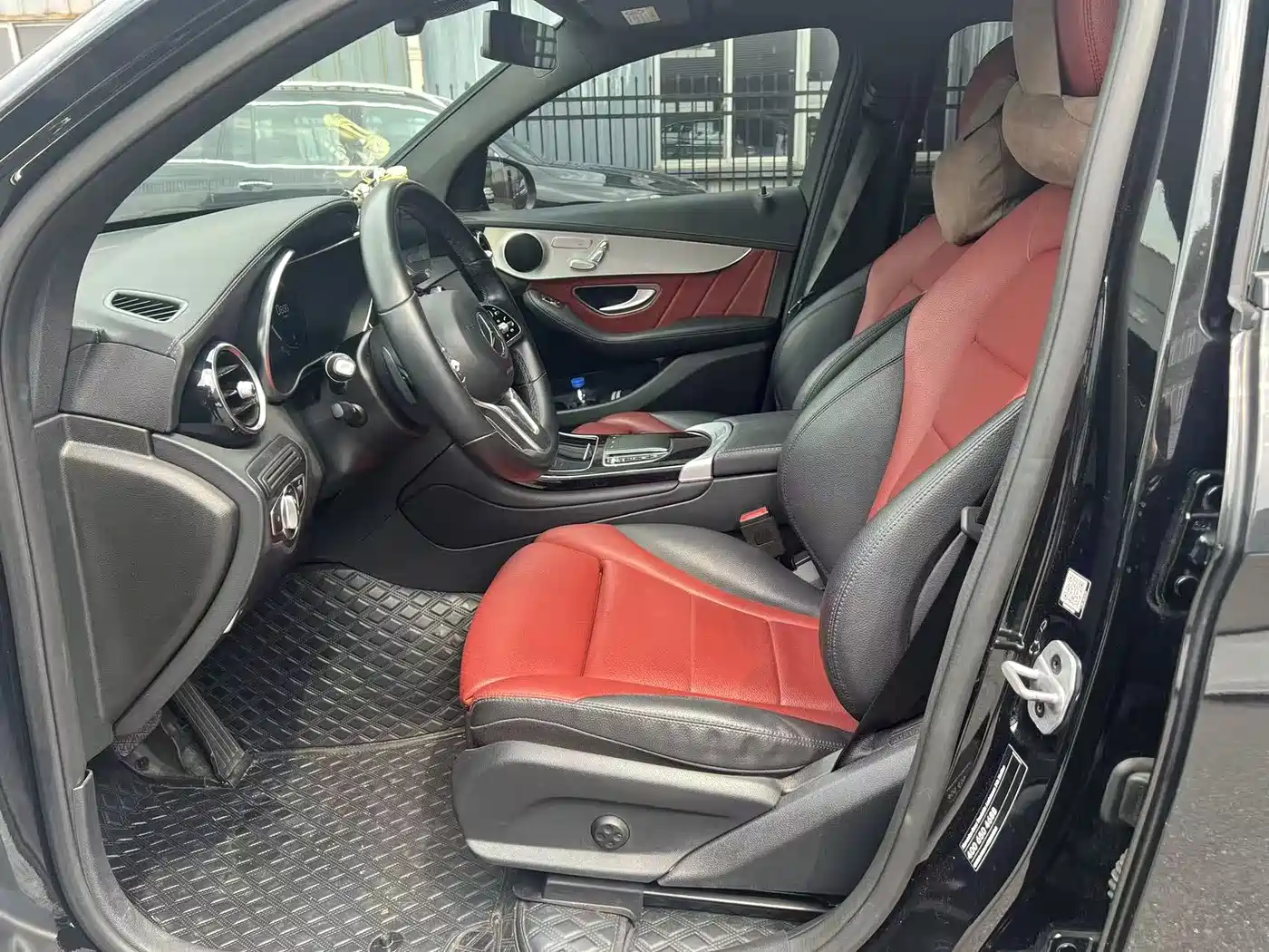 Mercedes-Benz GLC Coupe 2022 GLC 260 4MATIC Coupe SUV фото 5