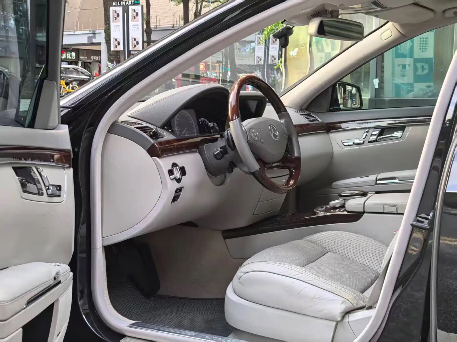 Photo 14 - Mercedes-Benz S-Class