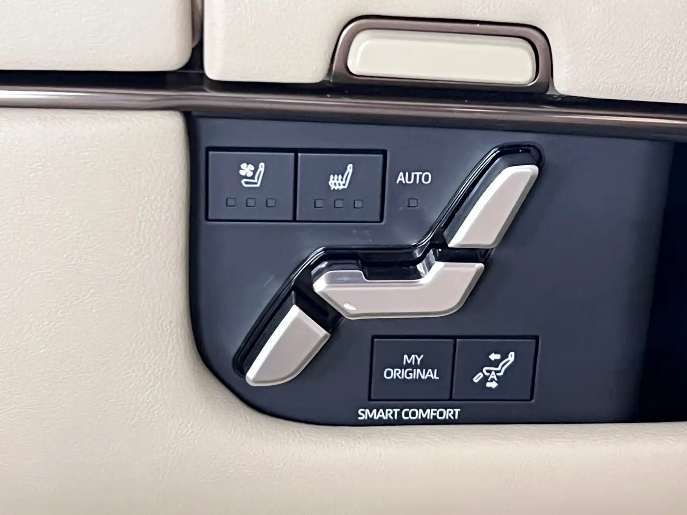 Toyota Vellfire 2024 2024 Crown Hybrid 2.5L Premium Edition