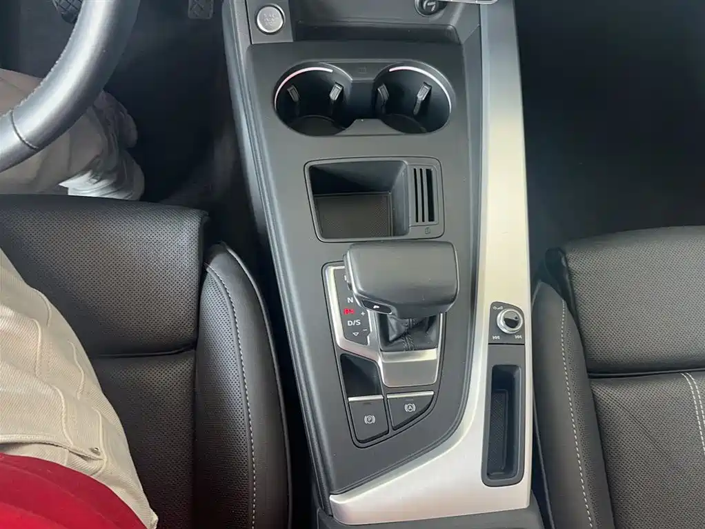 Audi A4L 2020 40 TFSI Luxury Dynamic фото 2