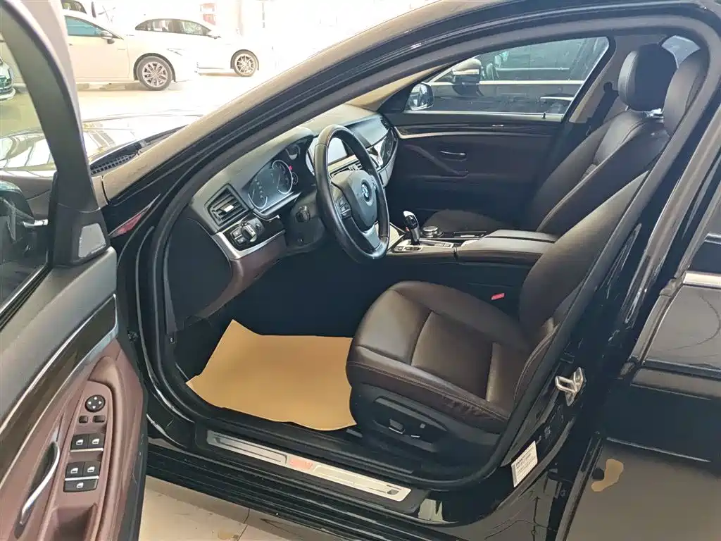 BMW 5 Series 2017 525Li Luxury Design Package фото 12