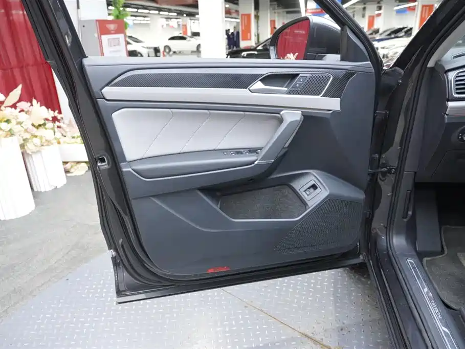 Volkswagen Tayron 2024 300TSI 2WD Luxury Plus Advanced фото 11
