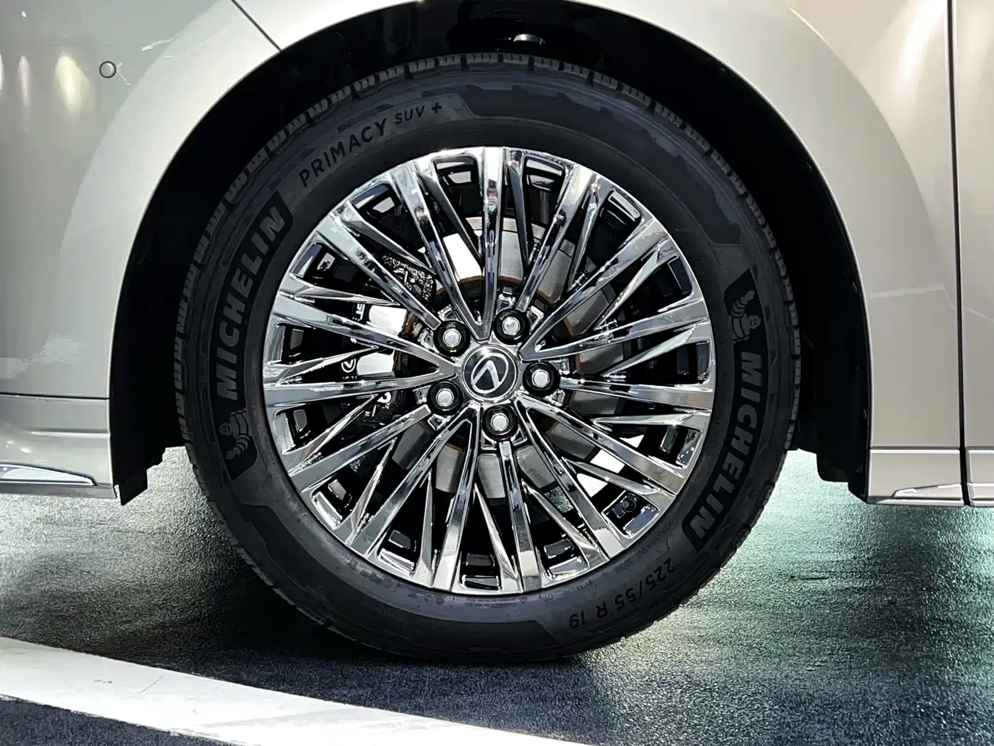 Lexus LM 2025 Model 500h Six-Seater Prestige Edition фото 14