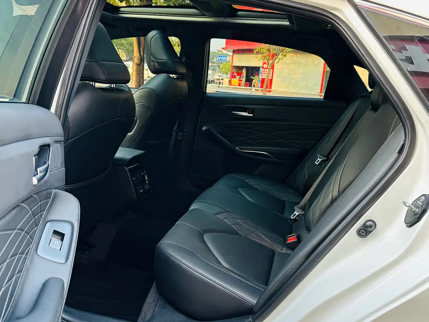 Toyota Avalon 2023 2.5L Touring Premium Edition фото 13