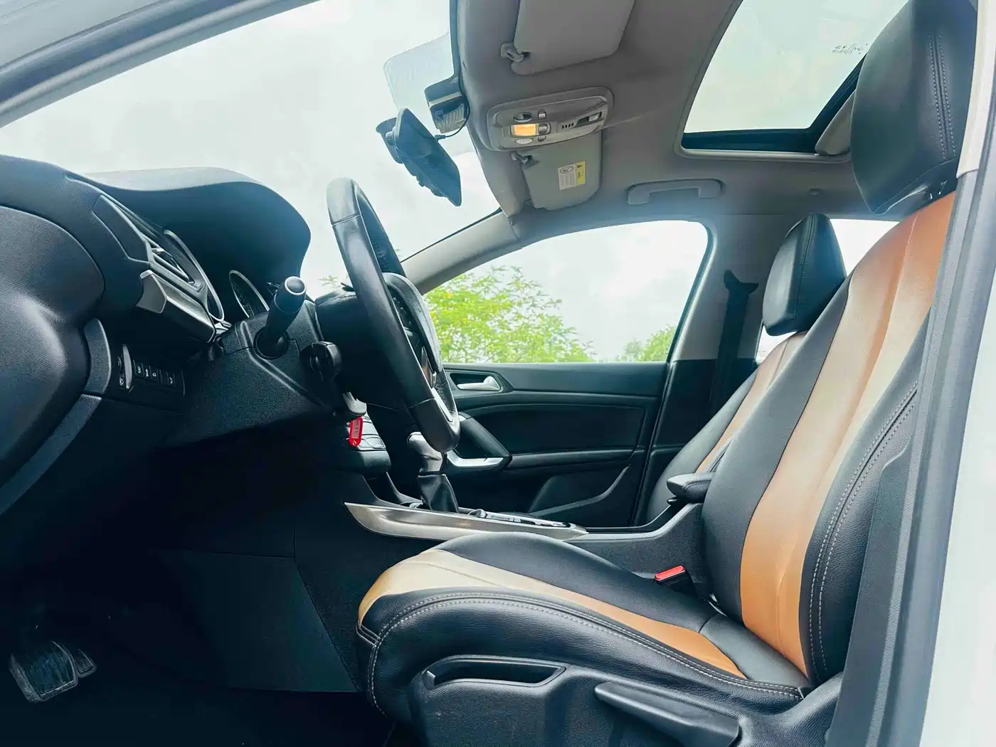 Peugeot 408 2016 1.6T Automatic Luxury Edition фото 10