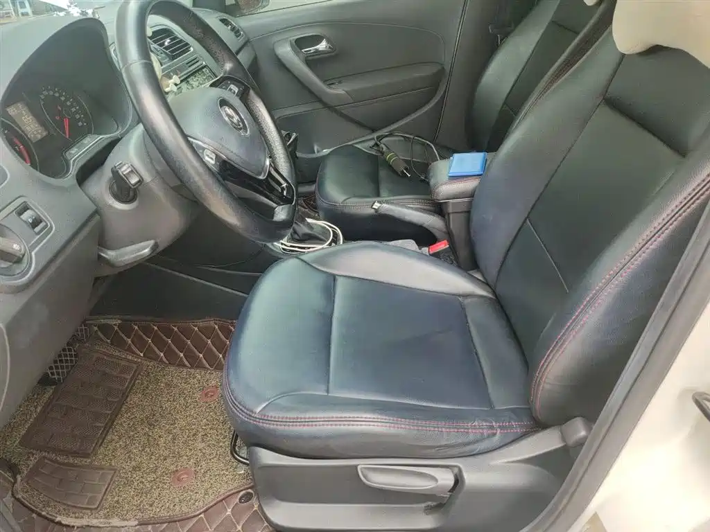 Volkswagen Polo 2016 1.6L Automatic Comfort фото 12