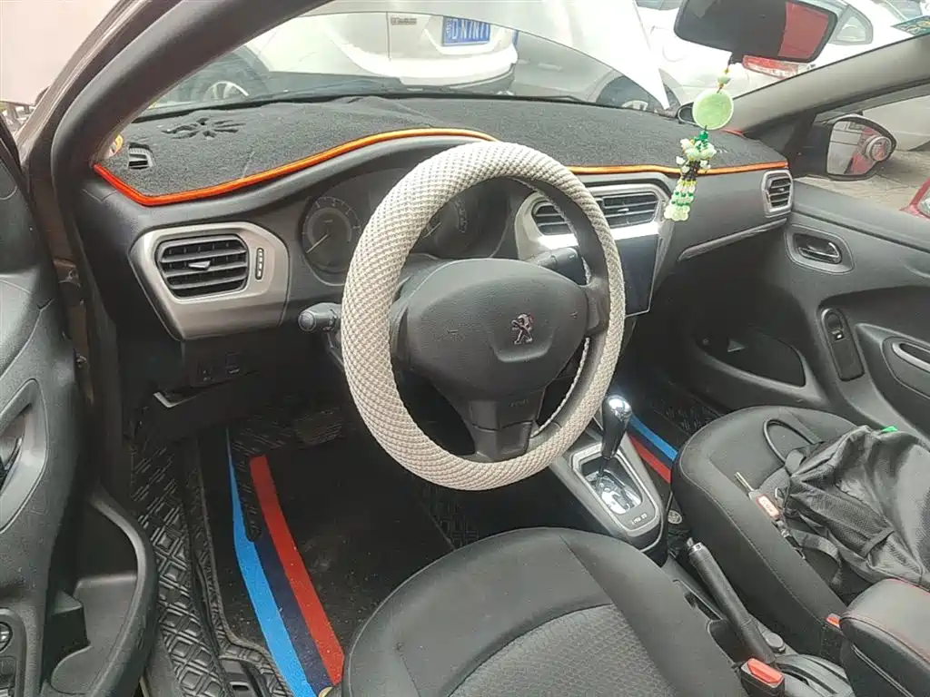 Peugeot 301 2014 1.6L Automatic Comfort Edition фото 11