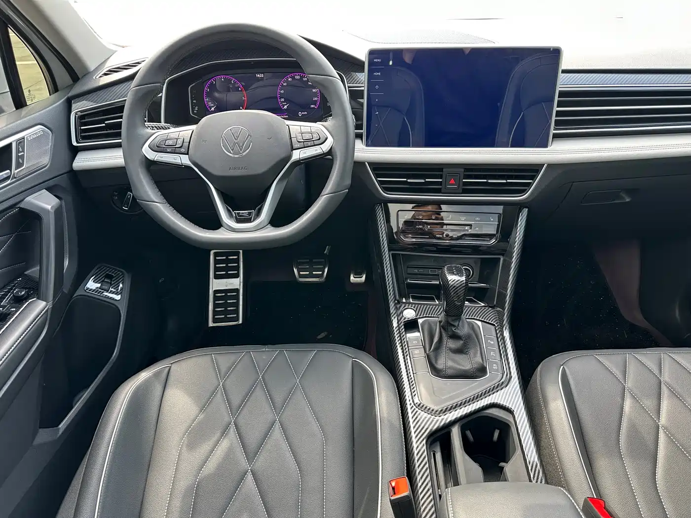 Volkswagen Tiguan L 2024 Outstanding 330TSI Auto 2WD R-Line Dragon Glory Edition фото 10