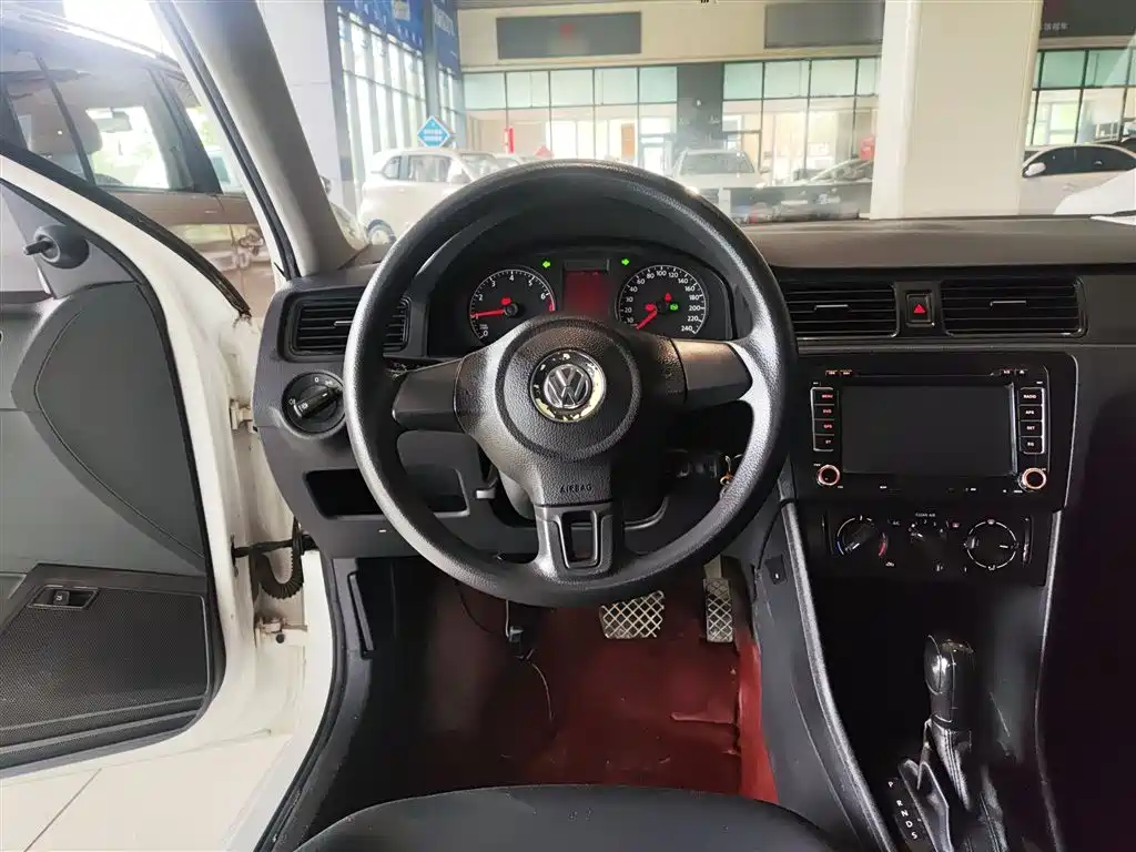 Volkswagen Santana 2015 1.6L Automatic Trend Edition фото 11