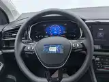 Photo 12 - Jetta VS5