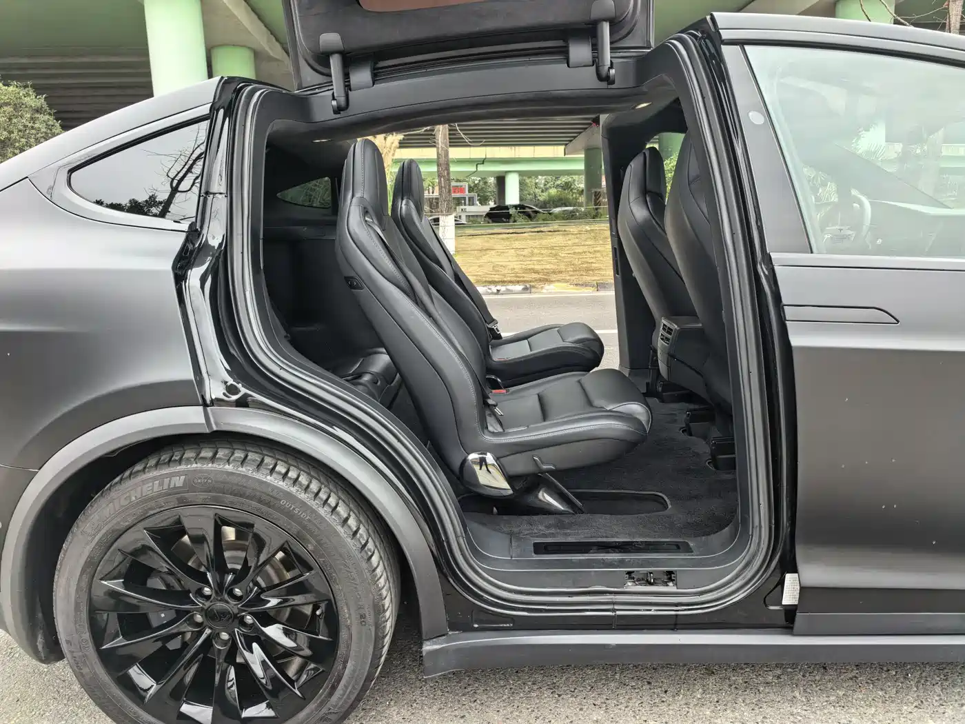 TESLA MODEL X