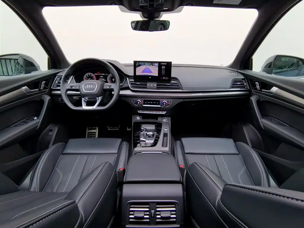 Audi Q5L 2025 45th Anniversary Edition 40 TFSI Luxury Sport фото 18