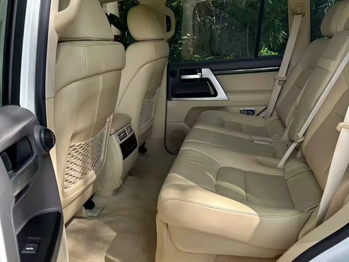 Toyota Land Cruiser 2016 4.0L Automatic VX-R фото 7