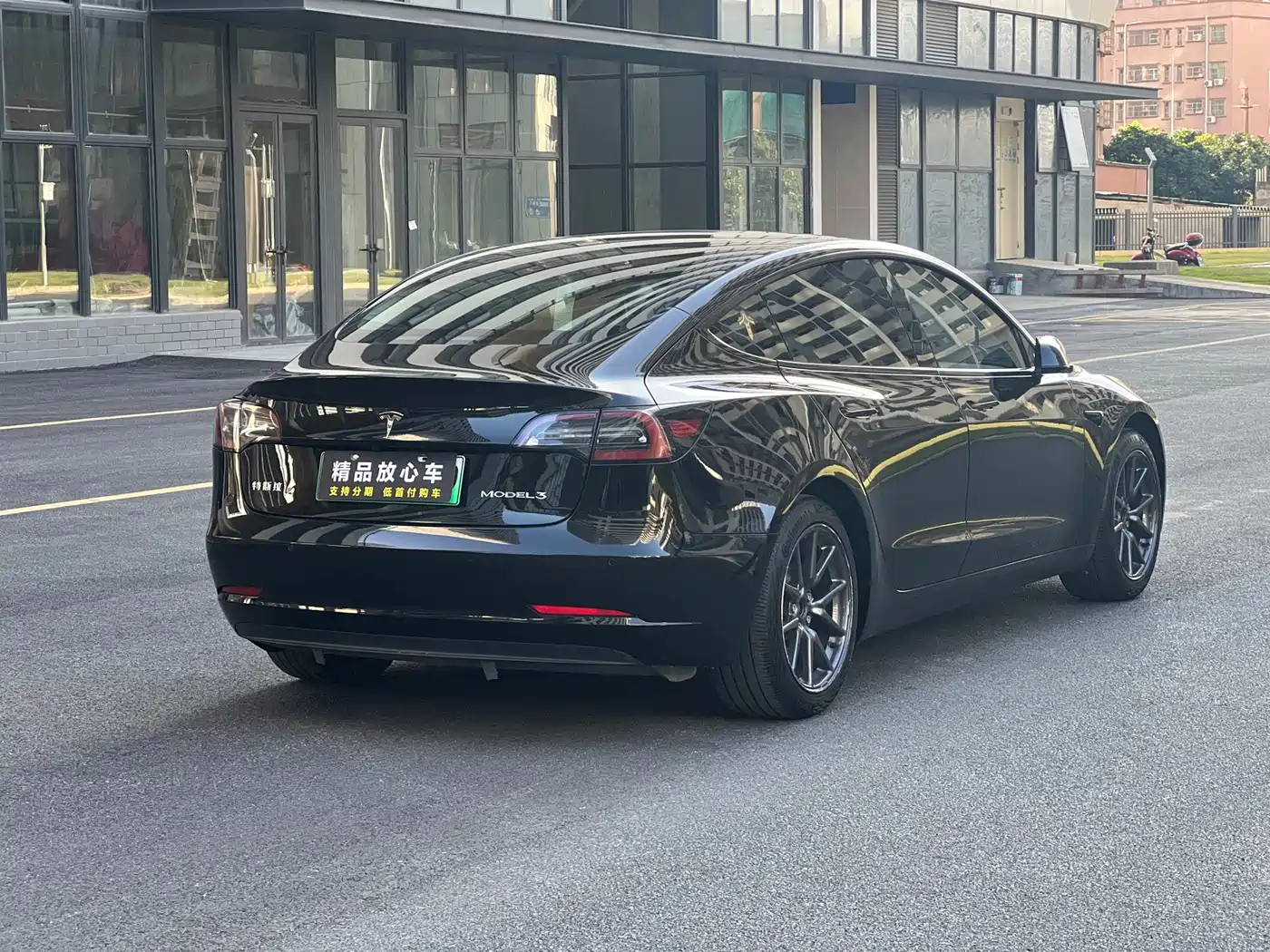 TESLA MODEL 3