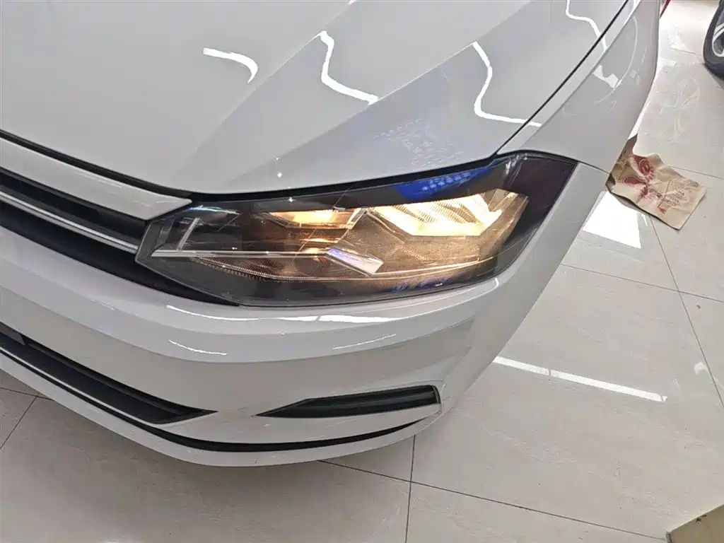 Volkswagen Polo 2019 Plus 1.5L Automatic Panorama Enjoyment Edition фото 24