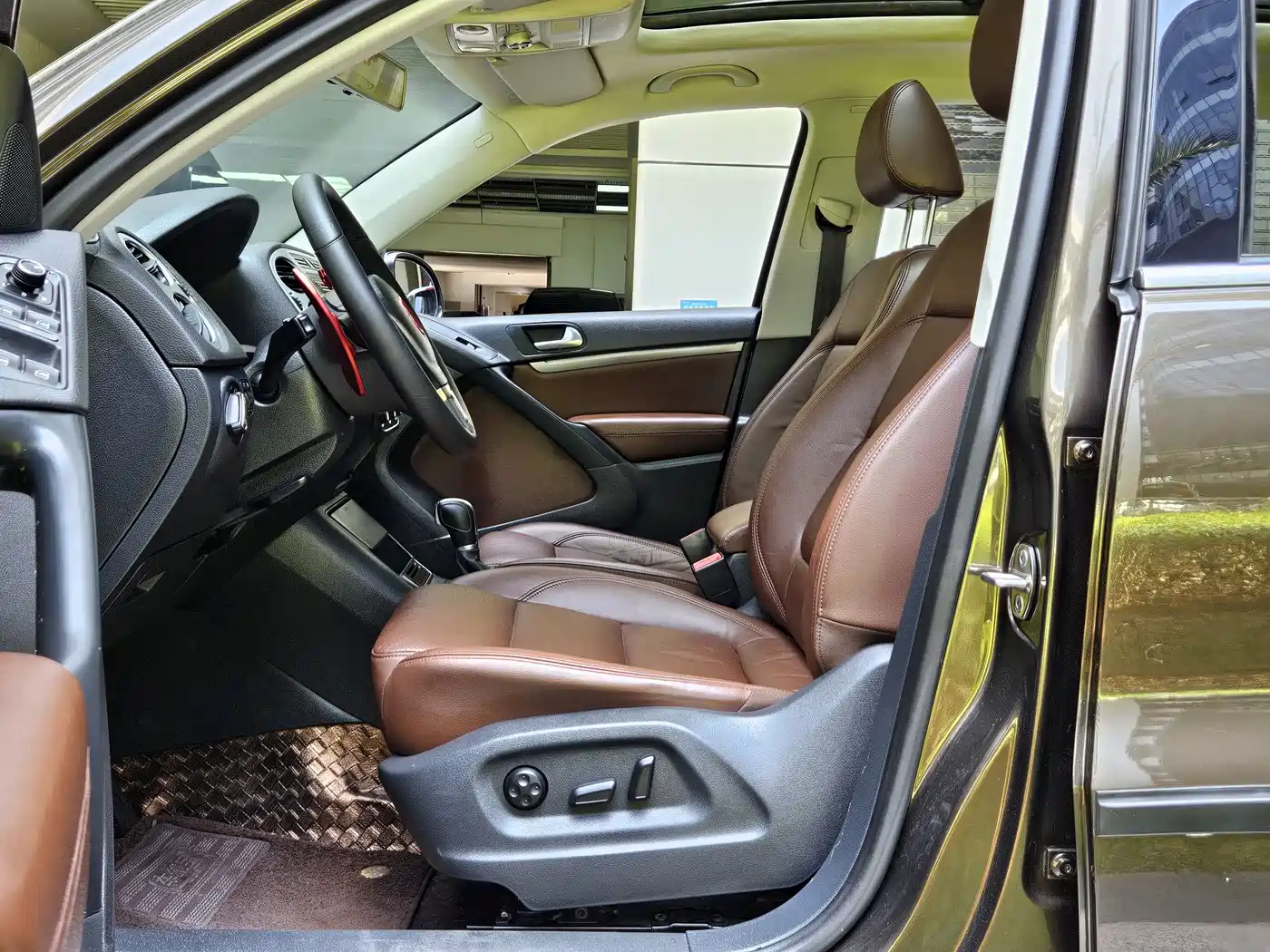 Volkswagen Tiguan 2013 1.8TSI Auto 4WD Luxury фото 6