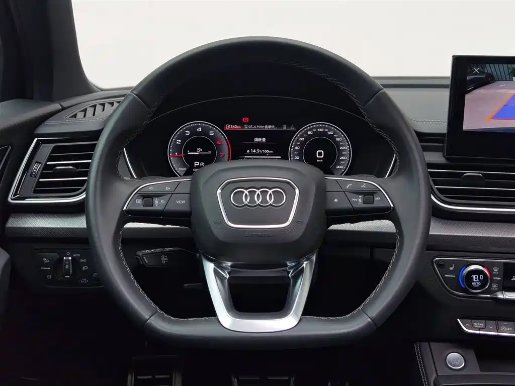 Audi Q5L 2025 45th Anniversary Edition 40 TFSI Luxury Sport фото 13