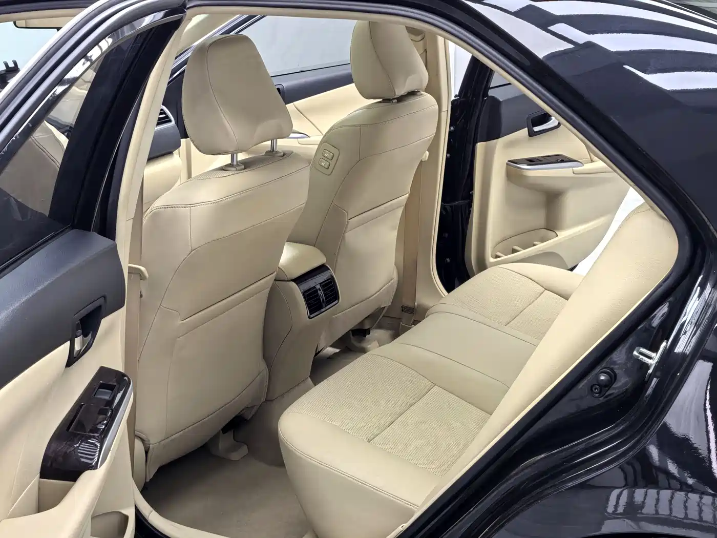 Toyota Camry 2016 2.0G 10th Anniversary Leading Edition фото 5