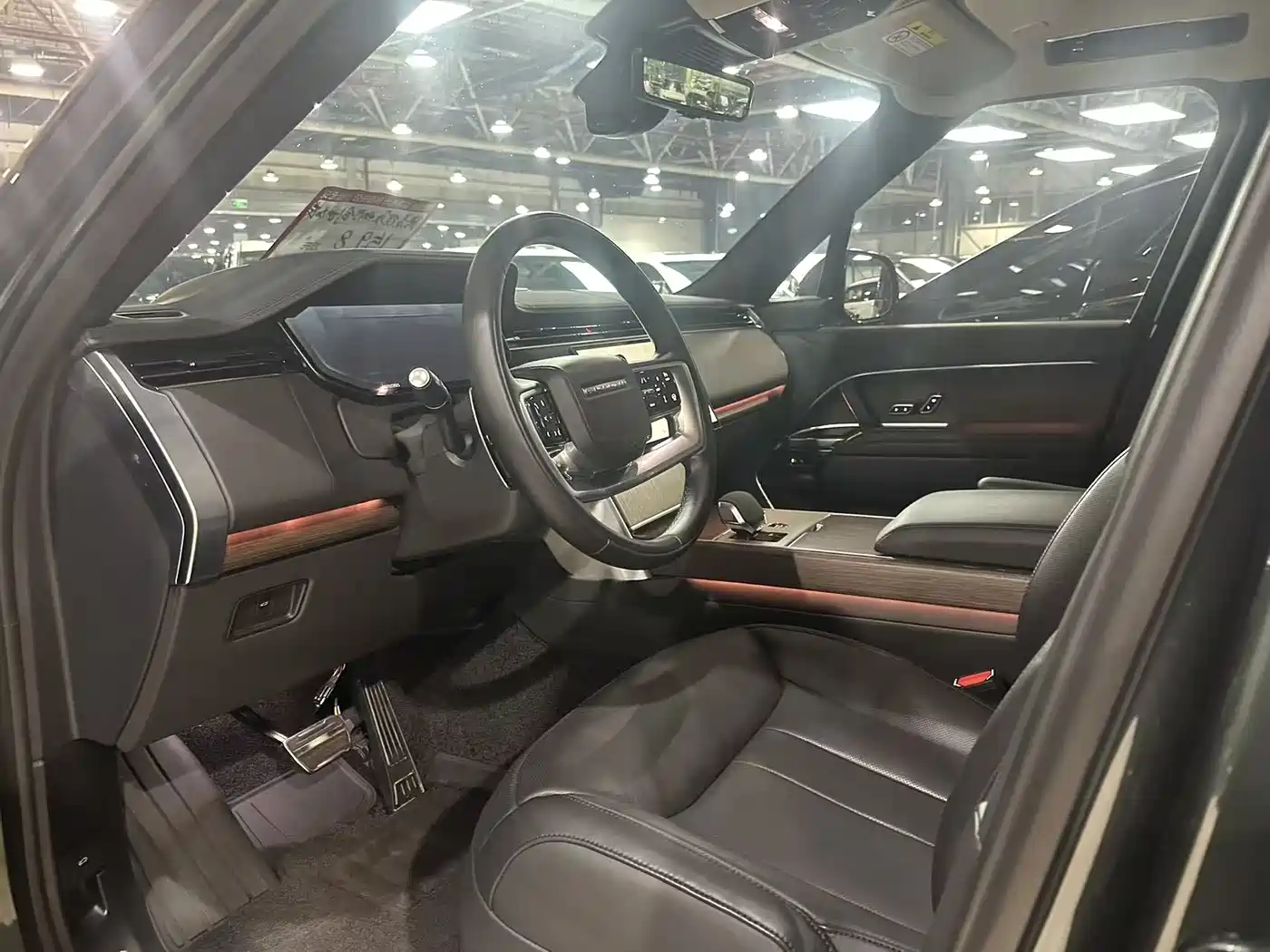 Land Rover Range Rover 2025 3.0 L6 400PS Genesis Extended Wheelbase фото 4