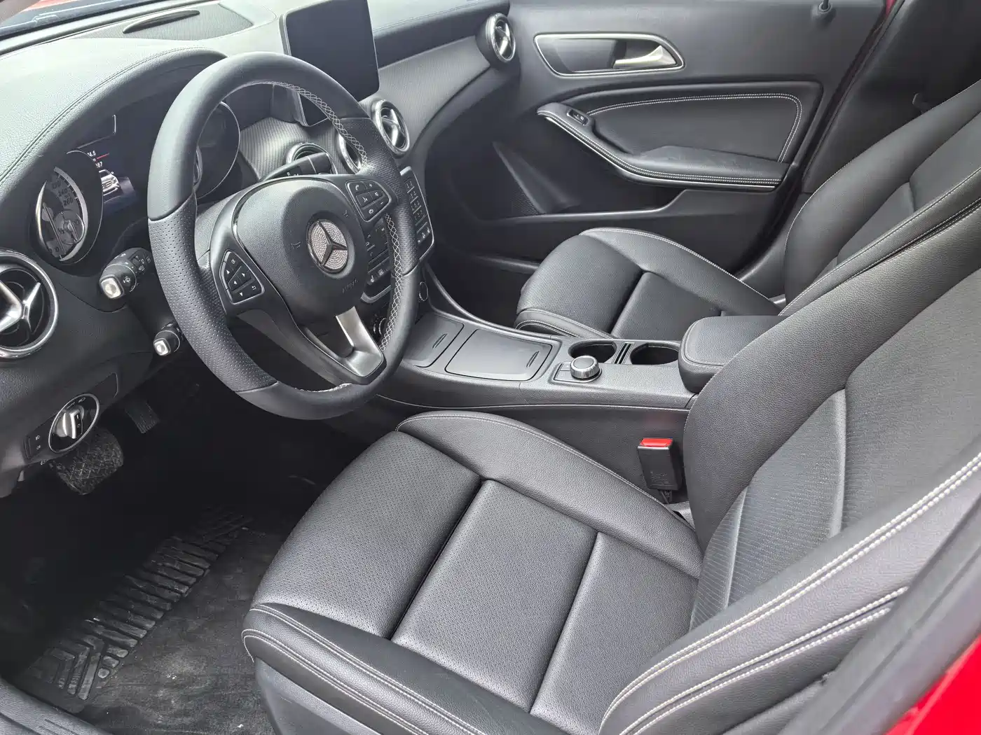 Mercedes-Benz GLA 2017 GLA 220 4MATIC Fashion фото 10