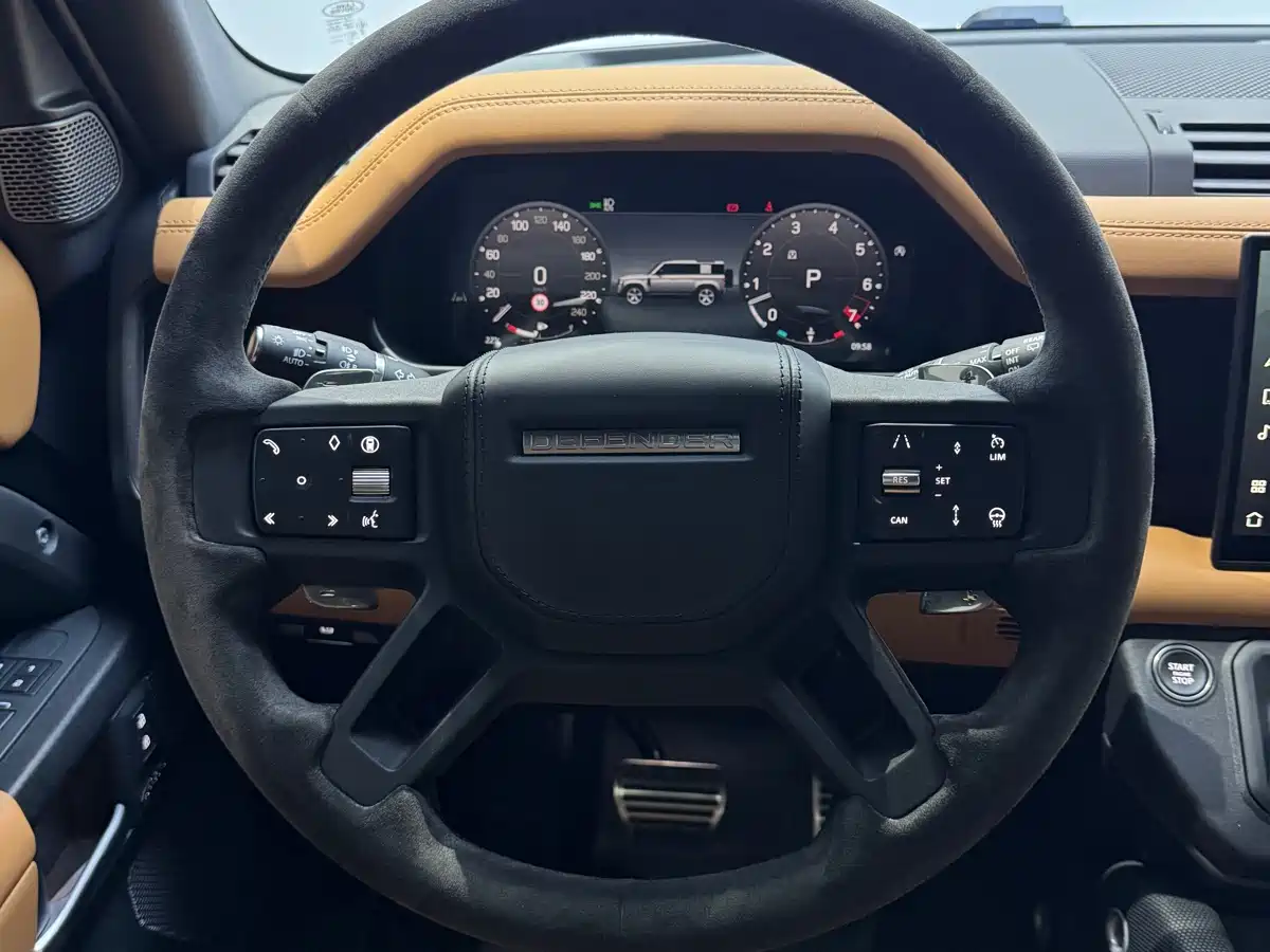 Land Rover Defender 2024 110 5.0T V8 фото 17