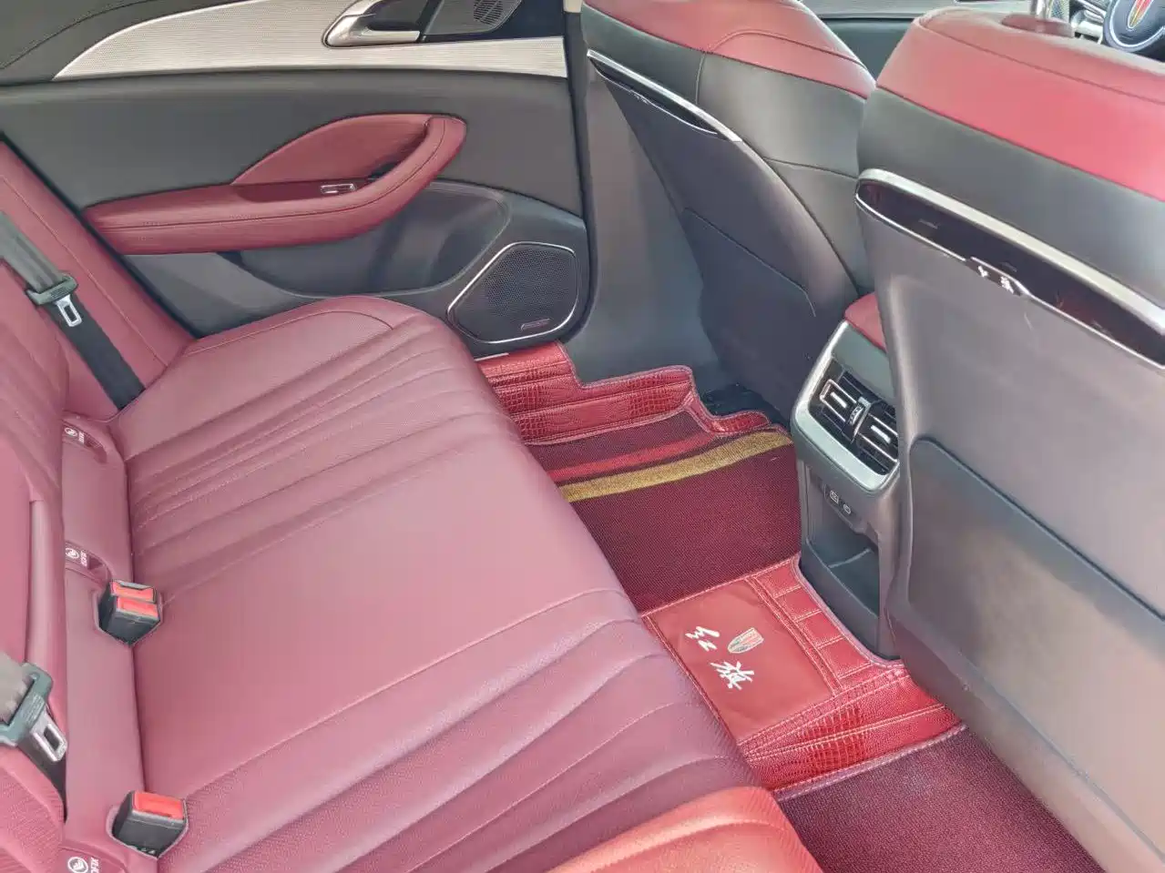 Hongqi H5 2024 1.5T HEV Smart Connect Flag Smooth Edition фото 12