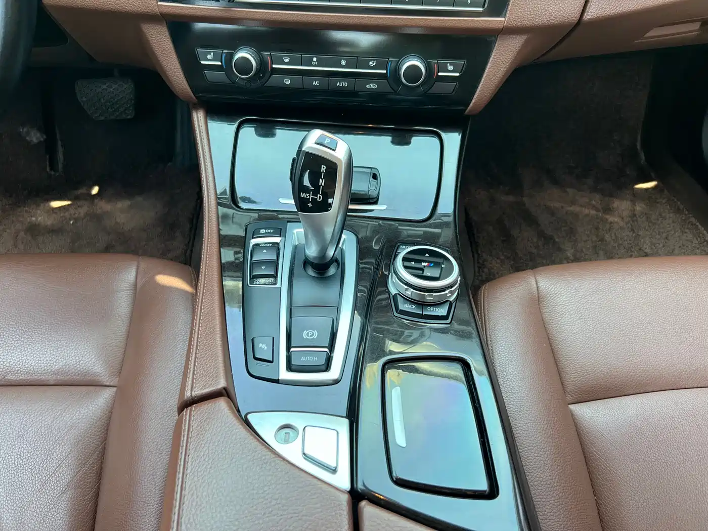 BMW 5 Series 2014 525Li Leading фото 17