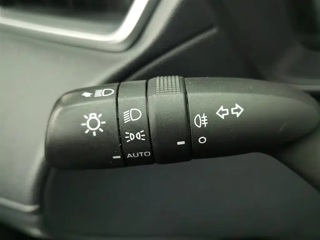 Toyota Frontlander 2022 2.0L CVT Leading Edition фото 21