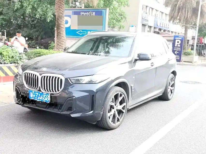 BMW X5 2025 Model xDrive 30Li Exclusive M Sport Blackout Package