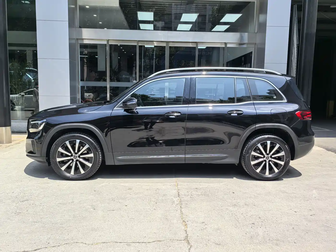 Mercedes-Benz GLB 2025 Model GLB 220 Fashion Style фото 2
