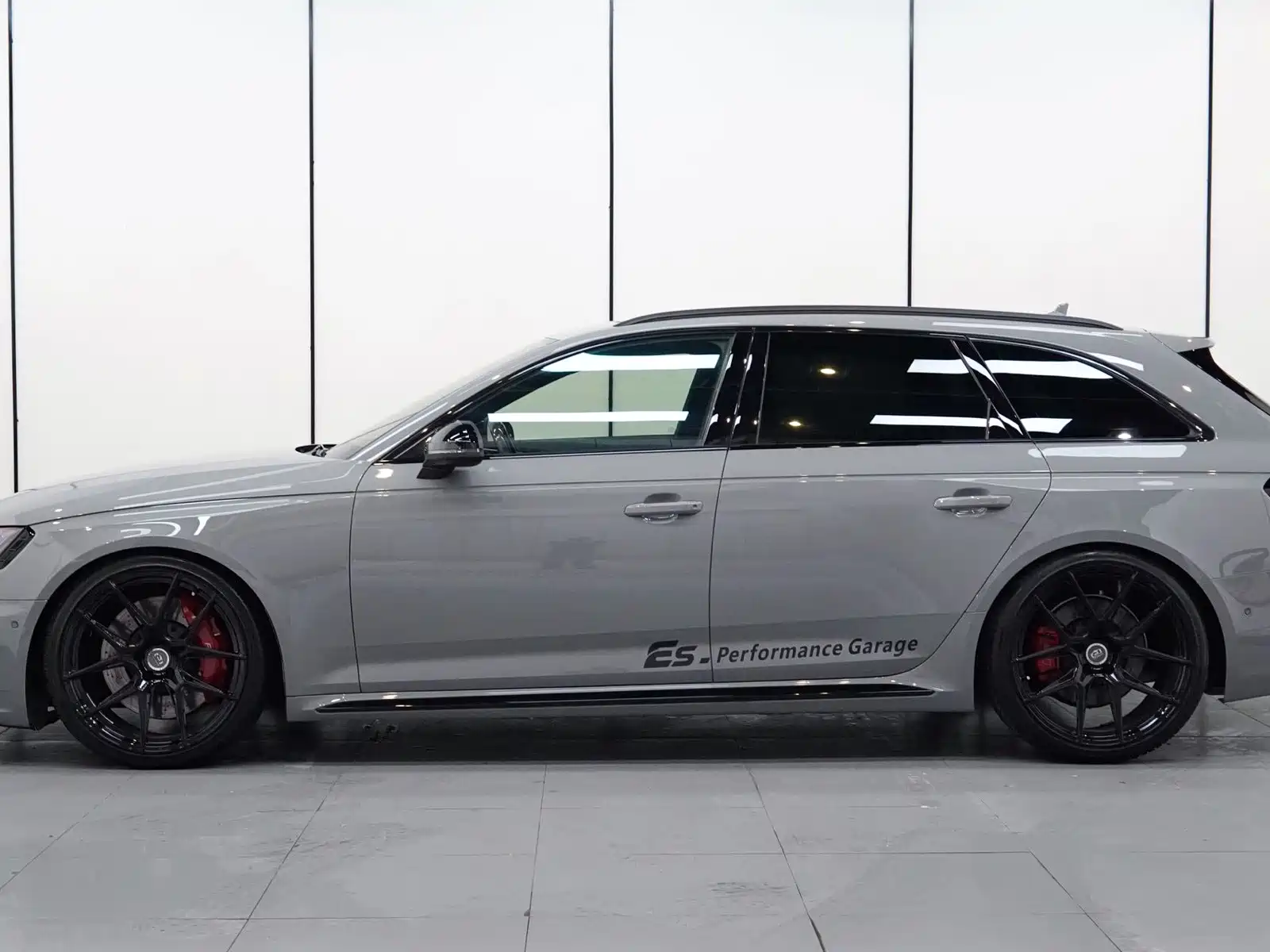 Фото 4 - Audi RS 4