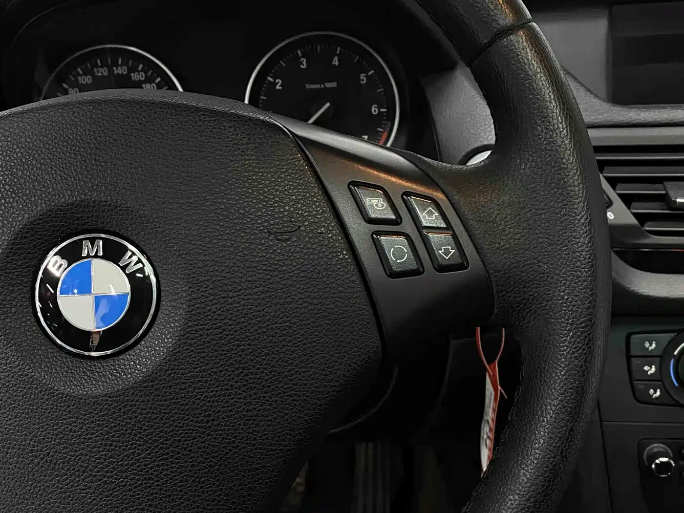BMW X1 (Import) 2012 sDrive18i Luxury фото 24