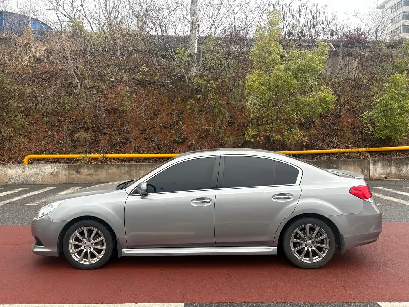 Subaru Legacy 2010 2.5i Luxury Navigation Edition фото 3