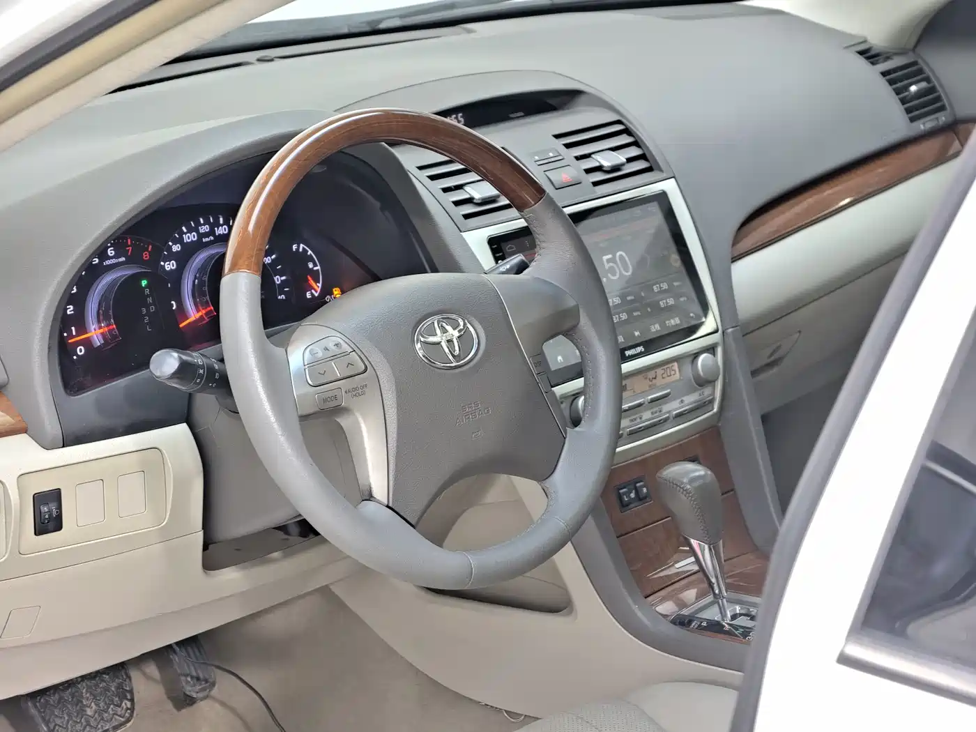 Toyota Camry 2013 200G Classic Luxury Edition фото 12