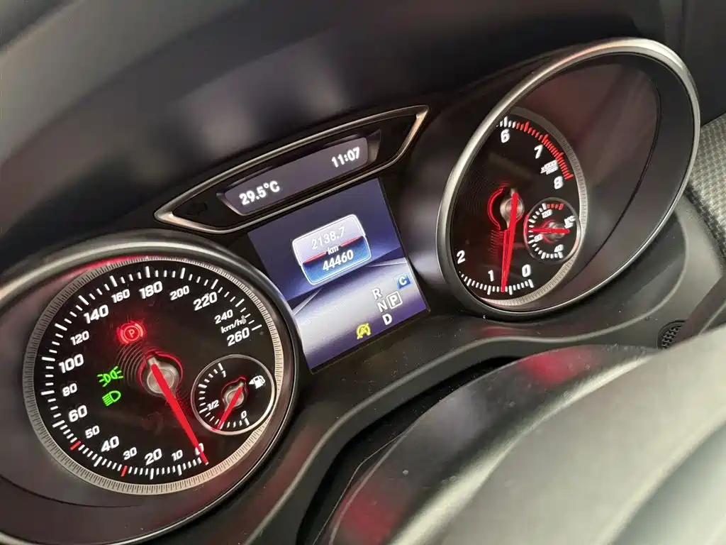 Mercedes-Benz GLA 2018 GLA 200 Dynamic фото 11