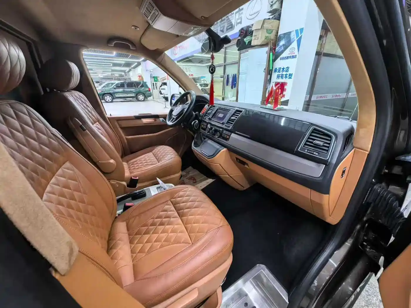 Volkswagen Caravelle 2017 2.0TSI 4WD Luxury 7-Seater фото 4