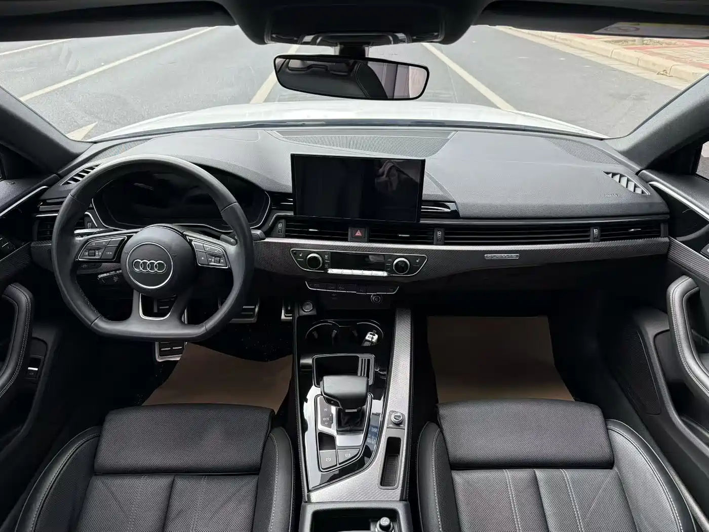Фото 5 - Audi A4L