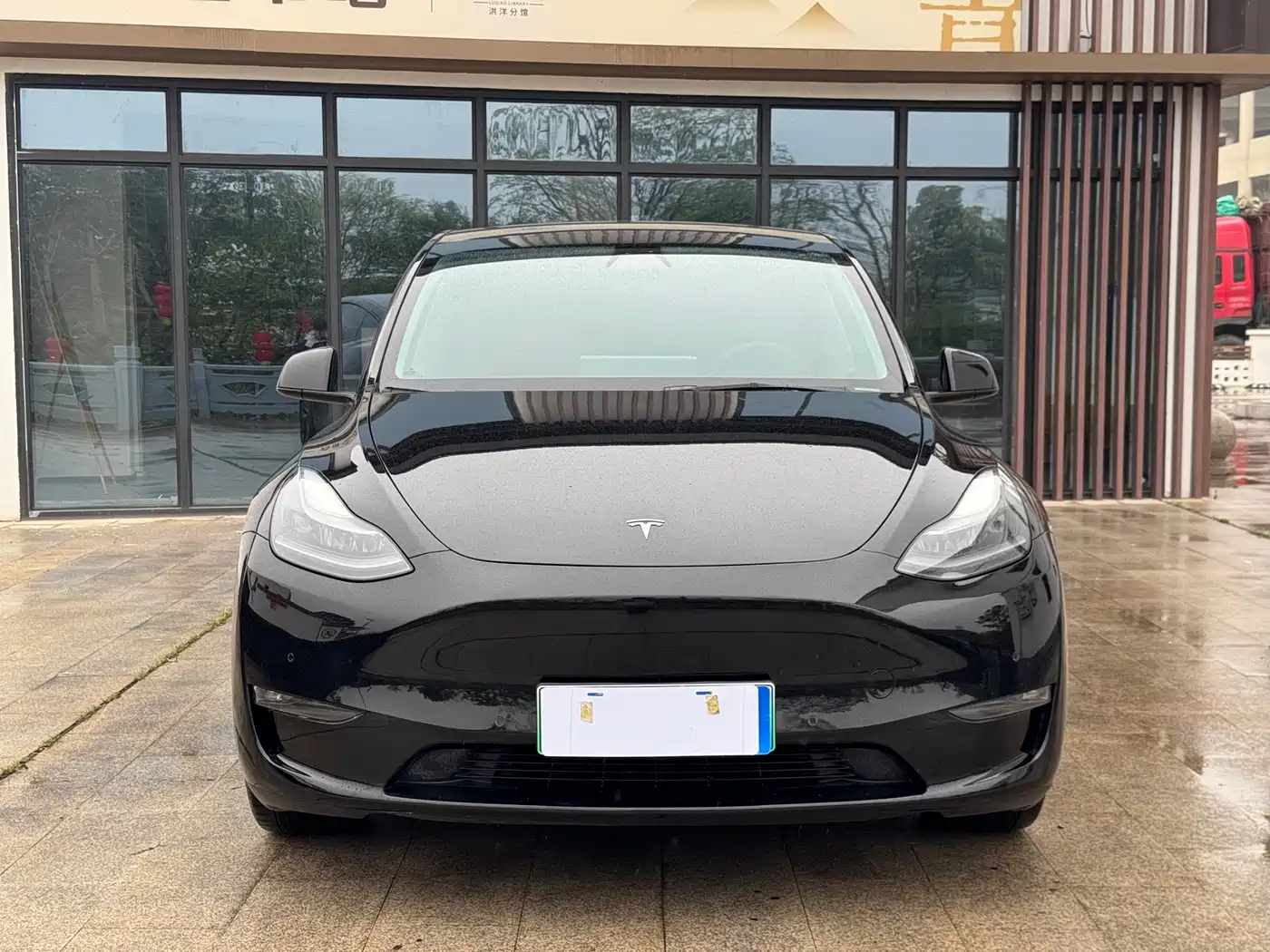 TESLA MODEL Y