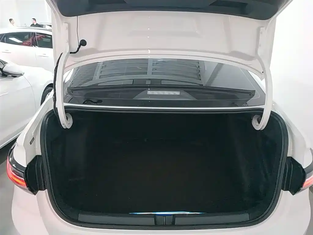 Volkswagen Lavida 2025 New Edge 1.5L Outstanding New Ease фото 19