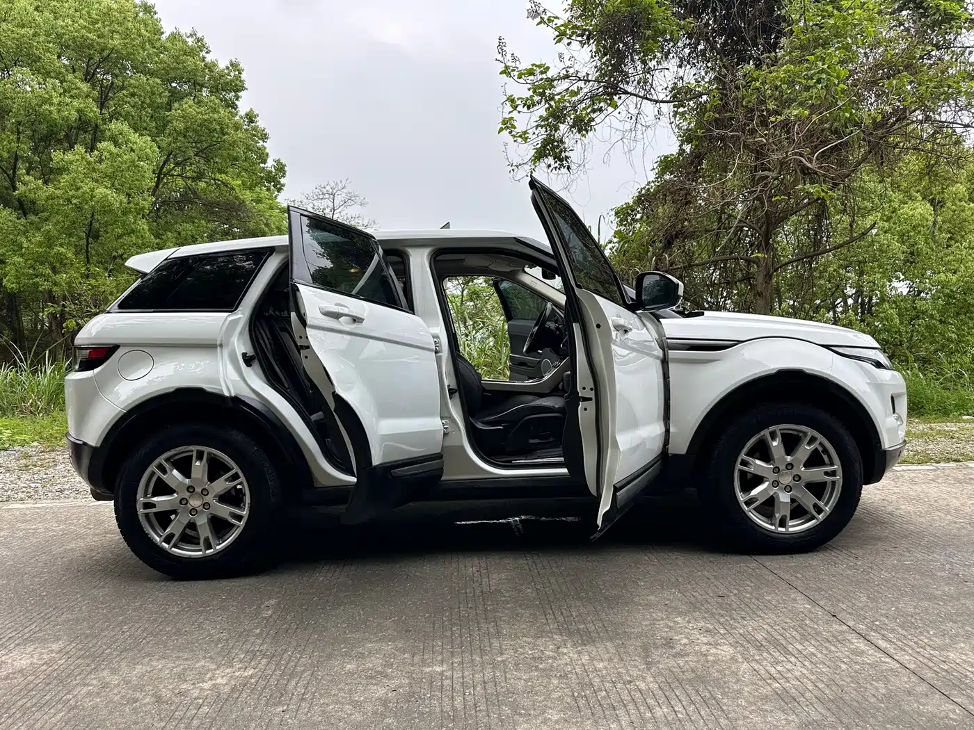 Land Rover Range Rover Evoque (Import) 2014 2.0T 5-door Brilliance Premium фото 30