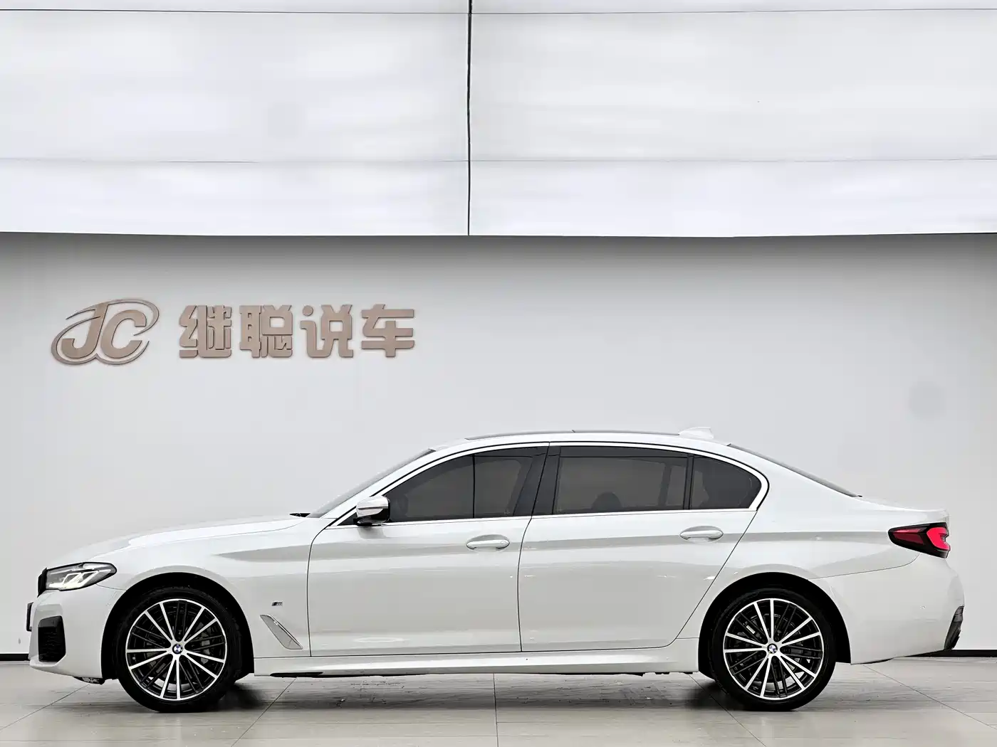 BMW 5 Series 2021 530Li Leading M Sport Package фото 4
