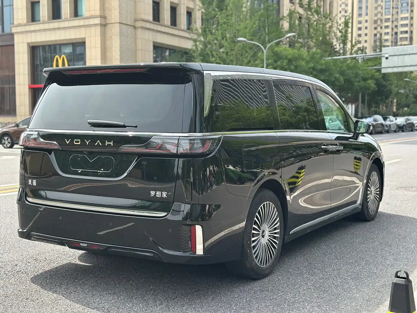 Voyah Auto Voyah Dreamer 2025 PHEV 4WD Kunpeng Premium Edition фото 15