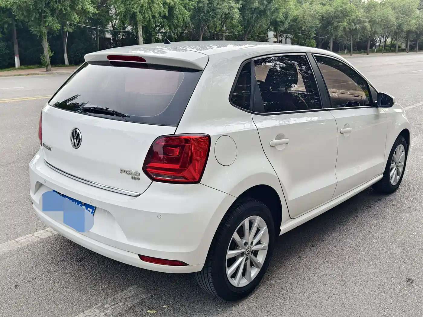 Volkswagen Polo 2016 1.6L Automatic Luxury фото 5