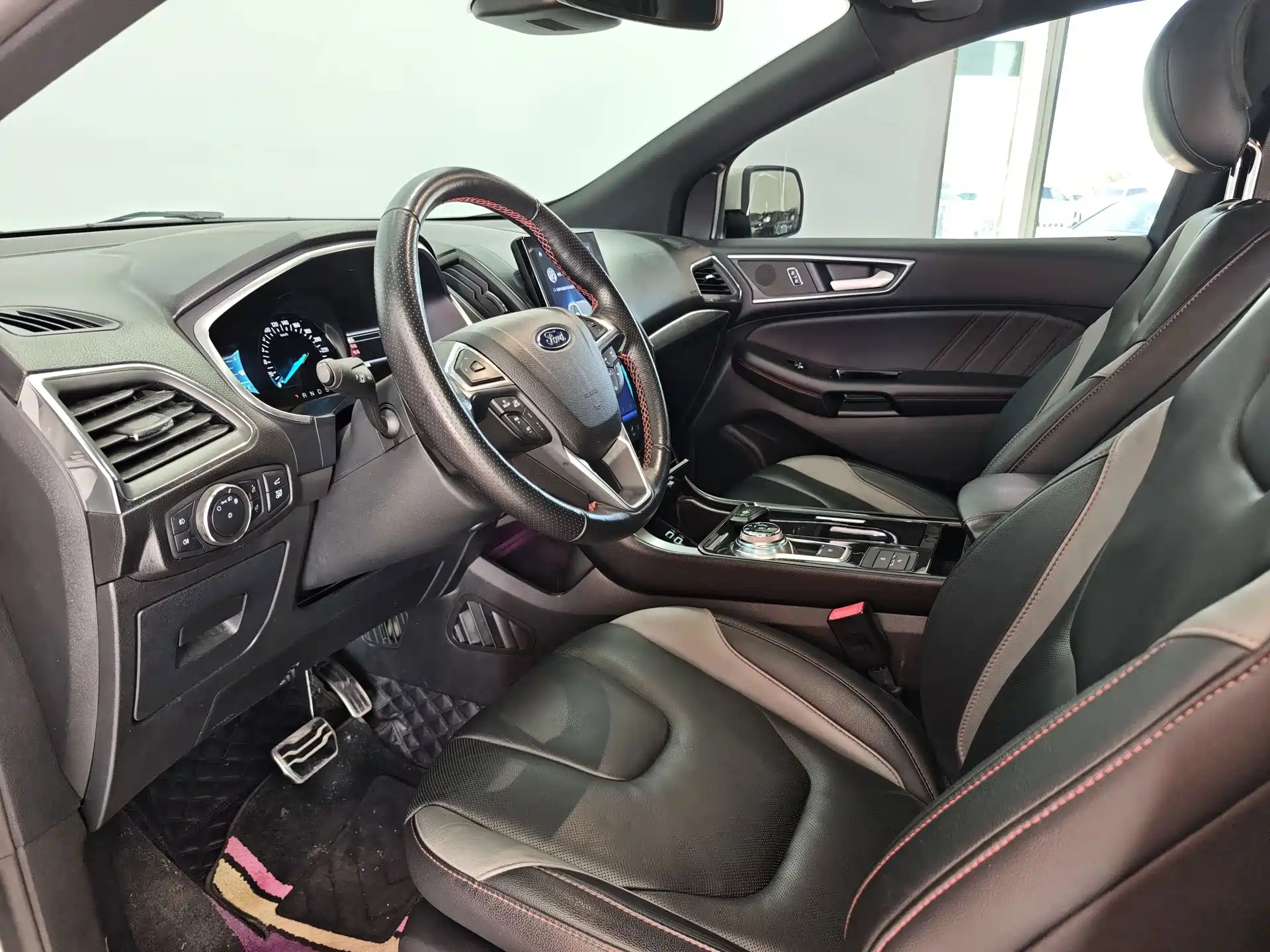 Фото 7 - Ford Edge