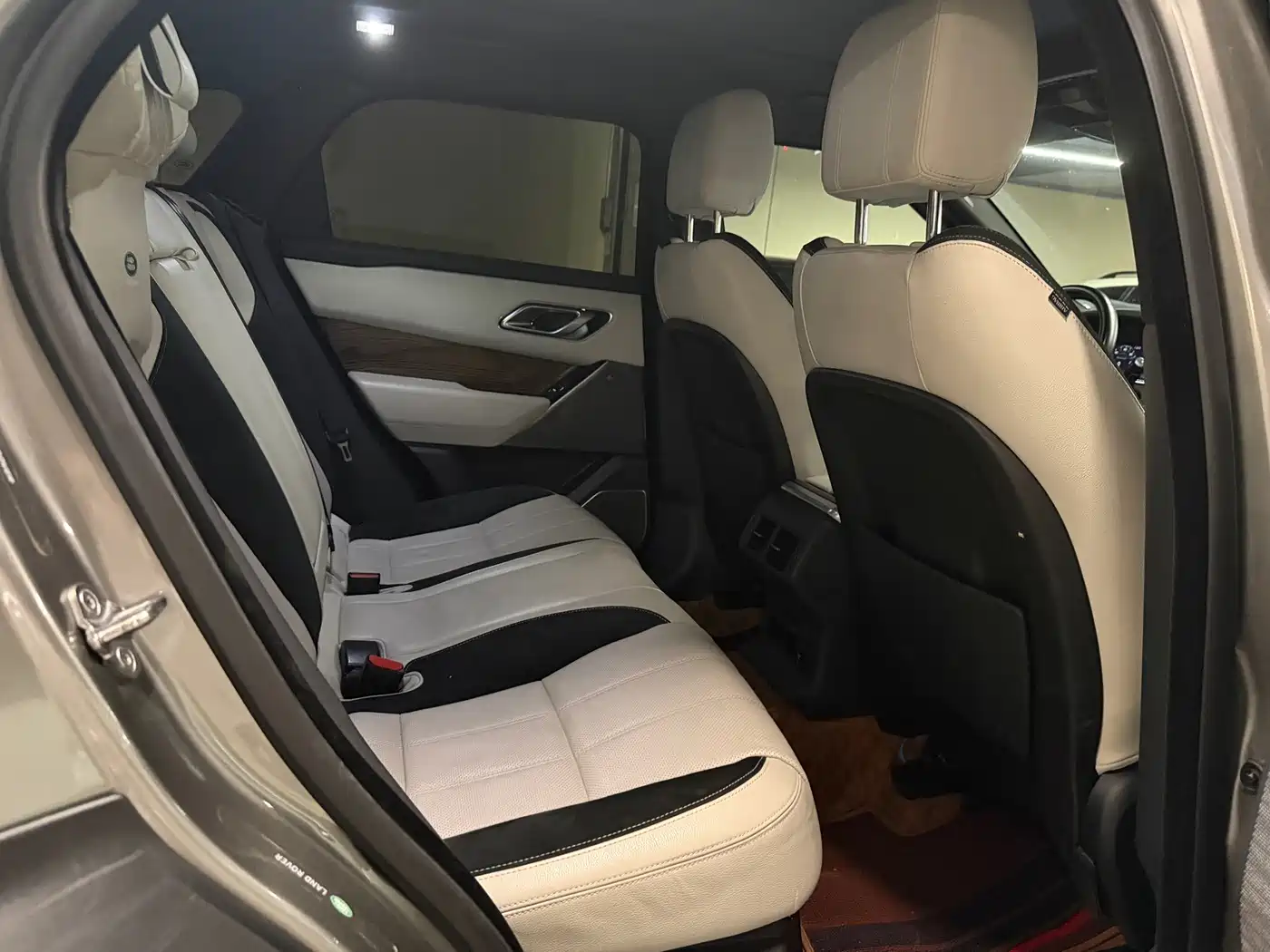 Фото 9 - Land Rover Range Rover Velar
