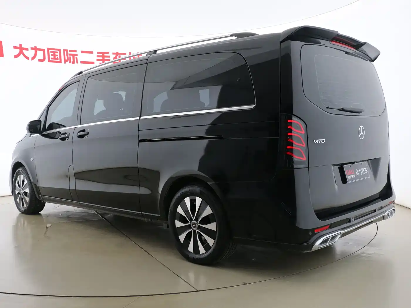 Mercedes-Benz Vito 2023 2.0T Business 7-Seater фото 8