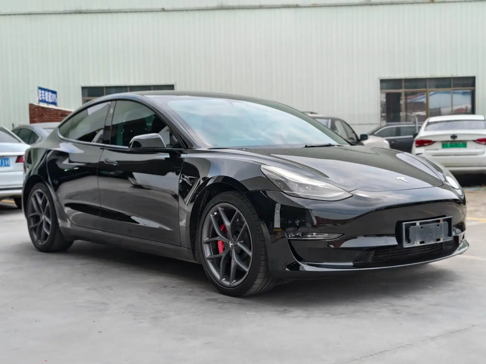 Фото 3 - Tesla Model 3