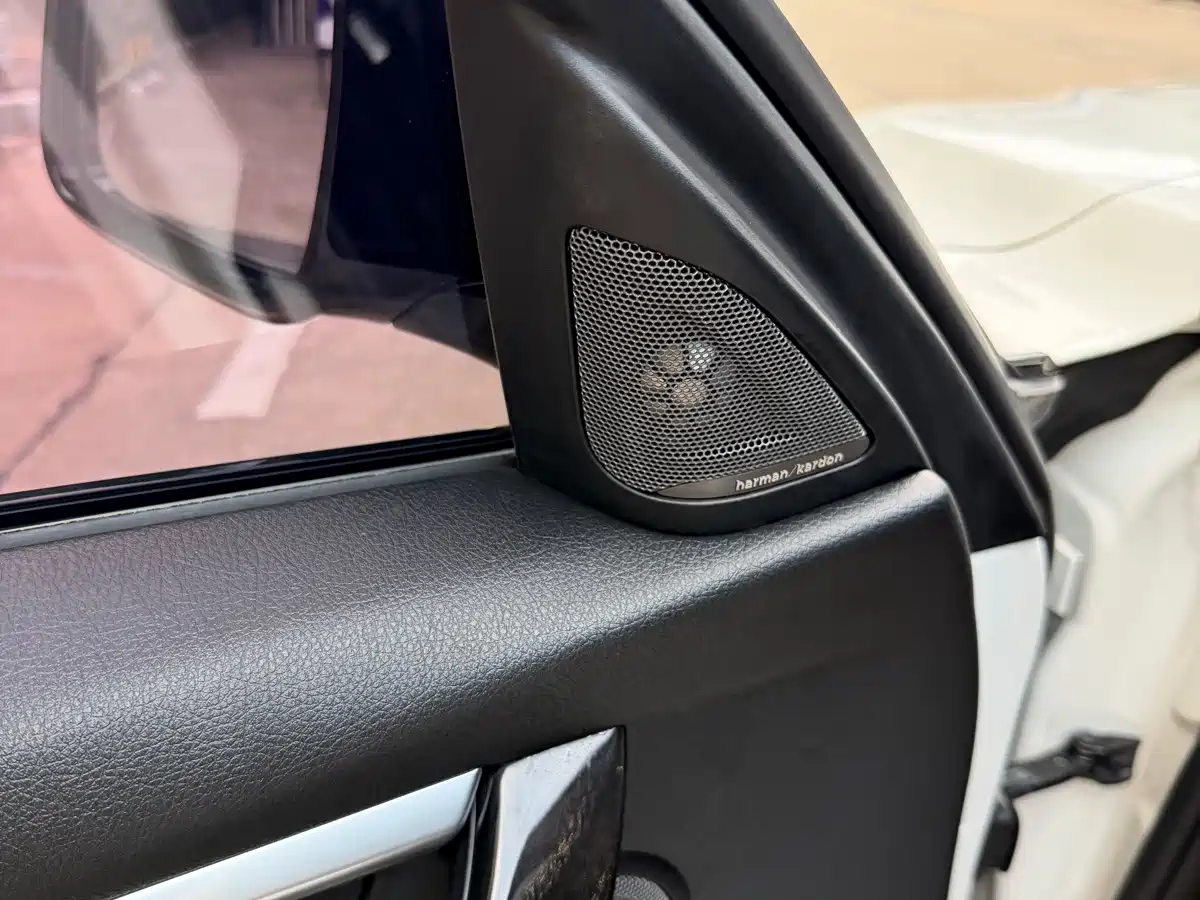 Photo 10 - BMW 3 Series