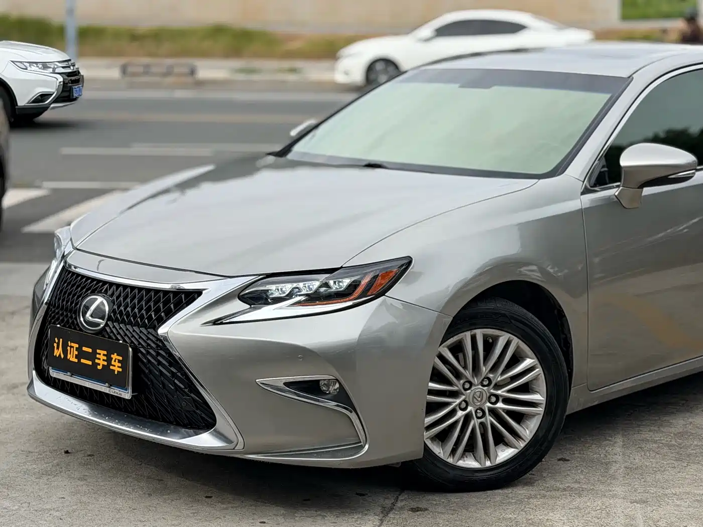 Lexus ES 2015 250 Elegance Edition фото 12