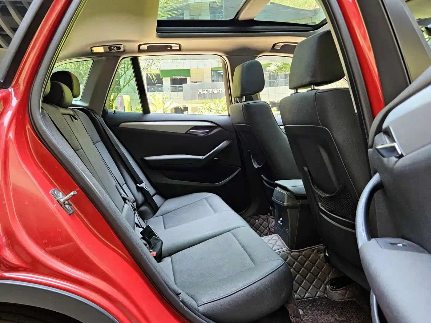 BMW X1 2012 sDrive20i Leading Model фото 5